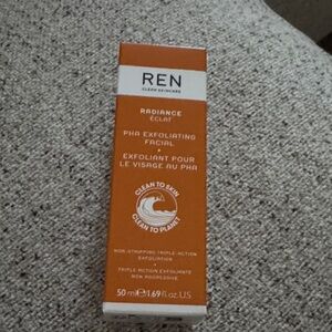 Pomegranate Facial Exfoliant